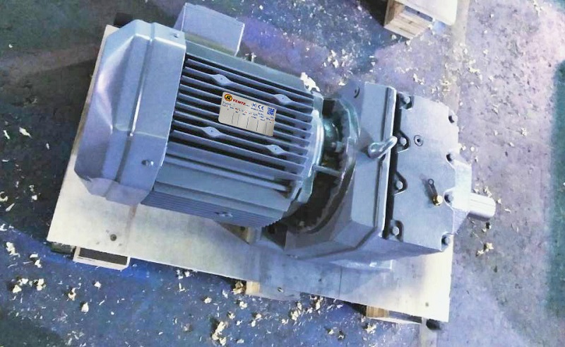 2.2KW電機(jī)減速箱,40比減速機(jī)，絲杠升降機(jī)減速機(jī).jpg