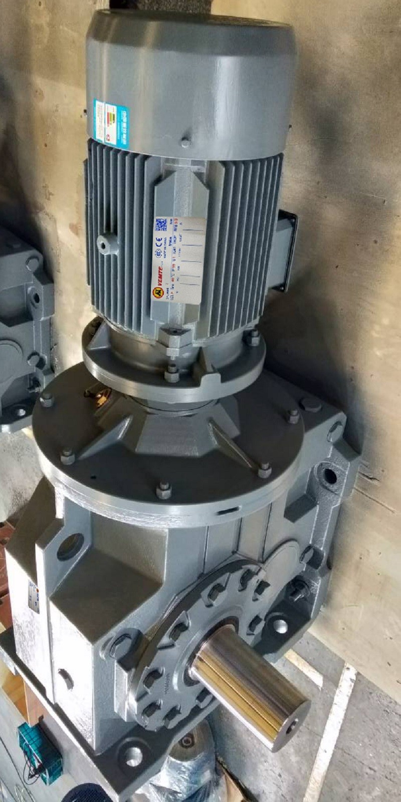 帶動18T噸的減速電機(jī).jpg