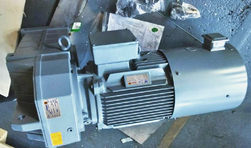 用在折彎機(jī)上電動(dòng)機(jī)減速機(jī).jpg